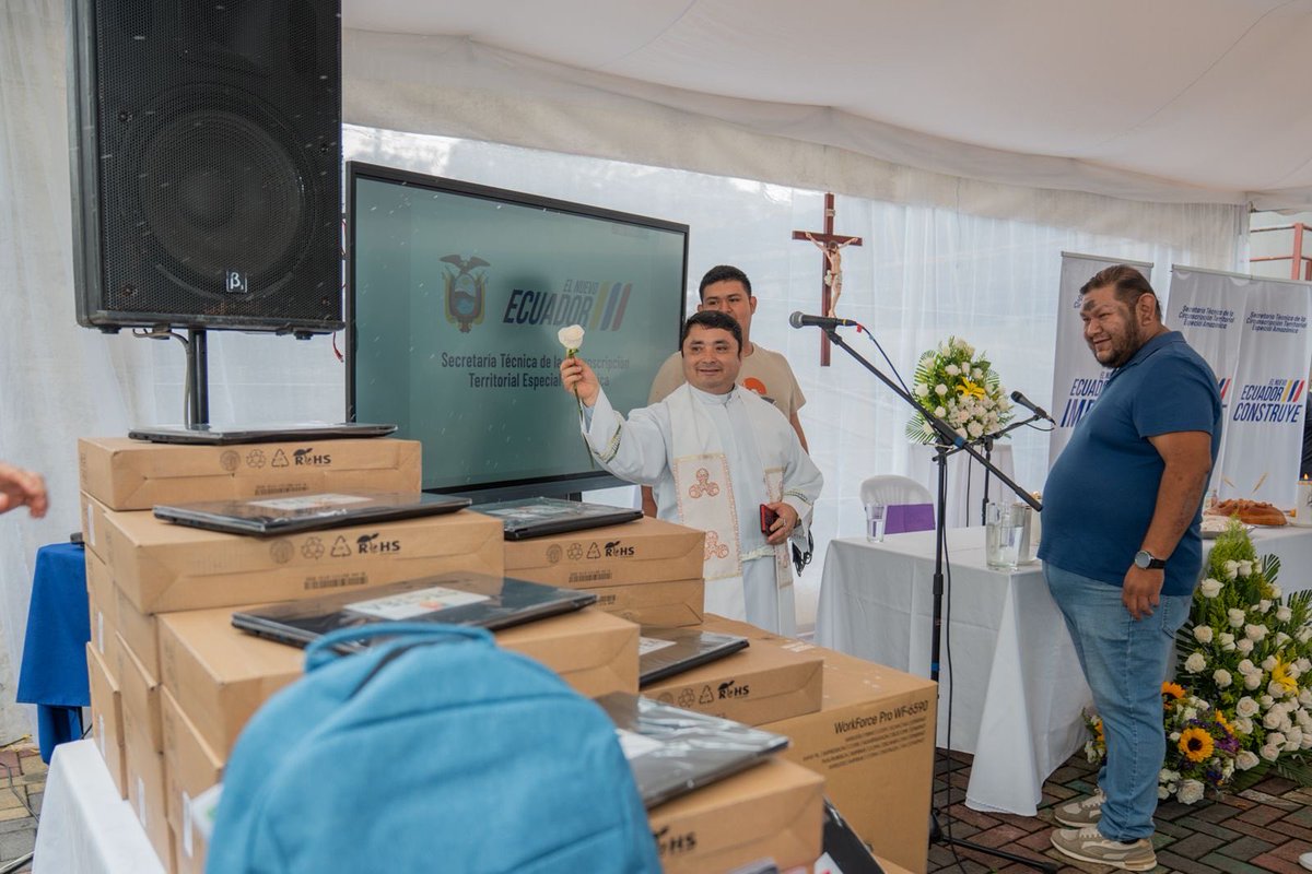 AmazoniaEc's tweet image. Nuevo equipamiento institucional, un hecho histórico para la Secretaría.

✅ 6 escáneres
✅ 10 impresoras
✅ Equipos de comunicación
✅ Mobiliario de oficina
✅ 26 laptops
✅ Suministros de oficina
✅ 11 camionetas

Un propósito amazónico nos une 🍃 

#LaNuevaAmazonía 🌿