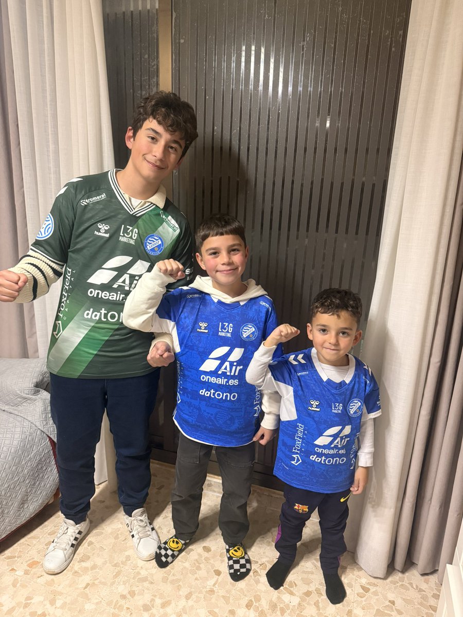 Siglesias2's tweet image. Los reyes más xerecistas..!! La ilusión de mi sobri 💙🤍 Que te quiero hijo! #ReyesXerecistas @XerezDFC