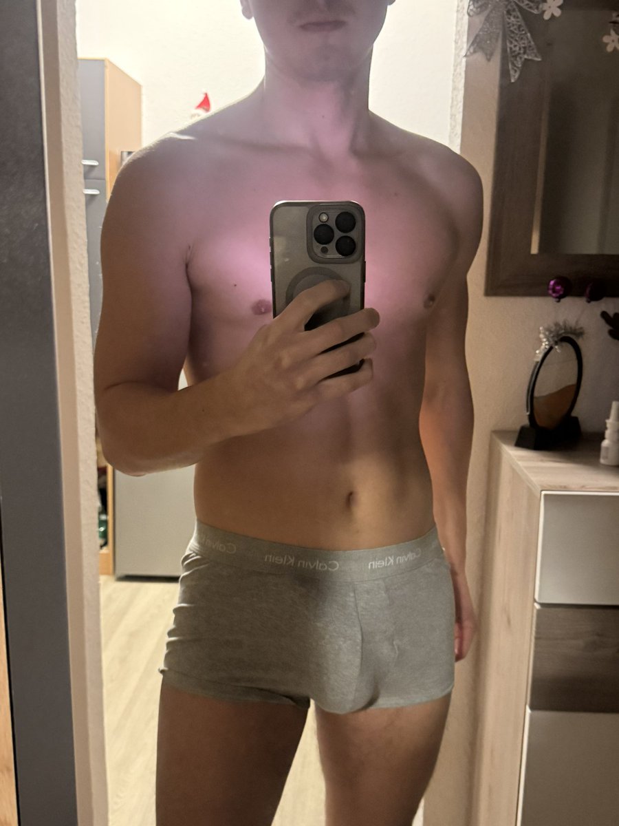 Pryvit18's tweet photo. #хтивийпонеділок #sexymonday #berlin #gay https://t.co/P1zoSVN9JN