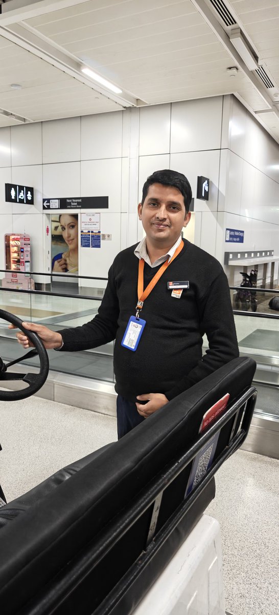 Pranavrajayadav's tweet photo. @DelhiAirportGMR @DelhiAirport 
 Huge respect to Vijender Ji
Took time at Delhi Airport to personally help my elderly parents—kind, patient, and truly humble. Real champions shine through their actions. 🇮🇳🥊 https://t.co/bZOpJiSk37