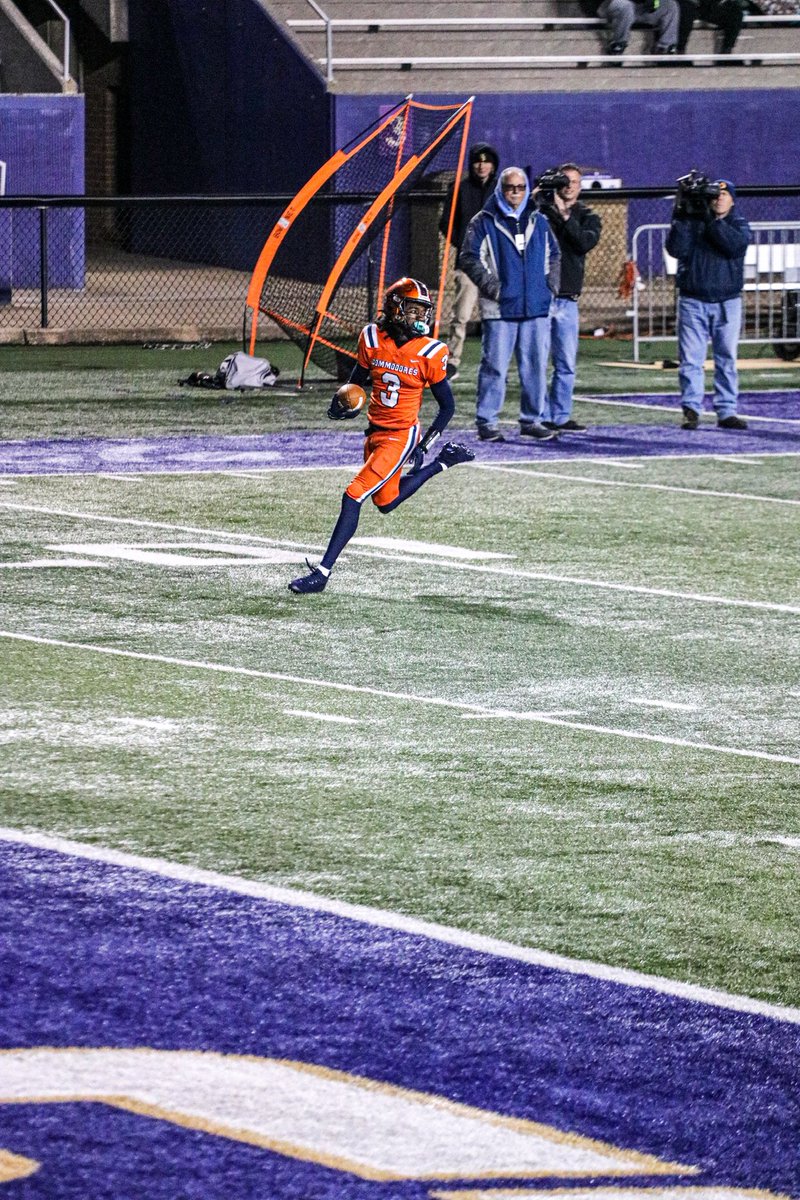 I'm blessed to receive an Offer from LSU!!! I would like to thank GOD, my parents, family, Coach McCain, my teammates and the entire Maury Coaching Staff. <a href="/CoachStFelix/">Marc St.Felix 🇭🇹</a> <a href="/WilsonDwike/">Dwike Wilson</a>