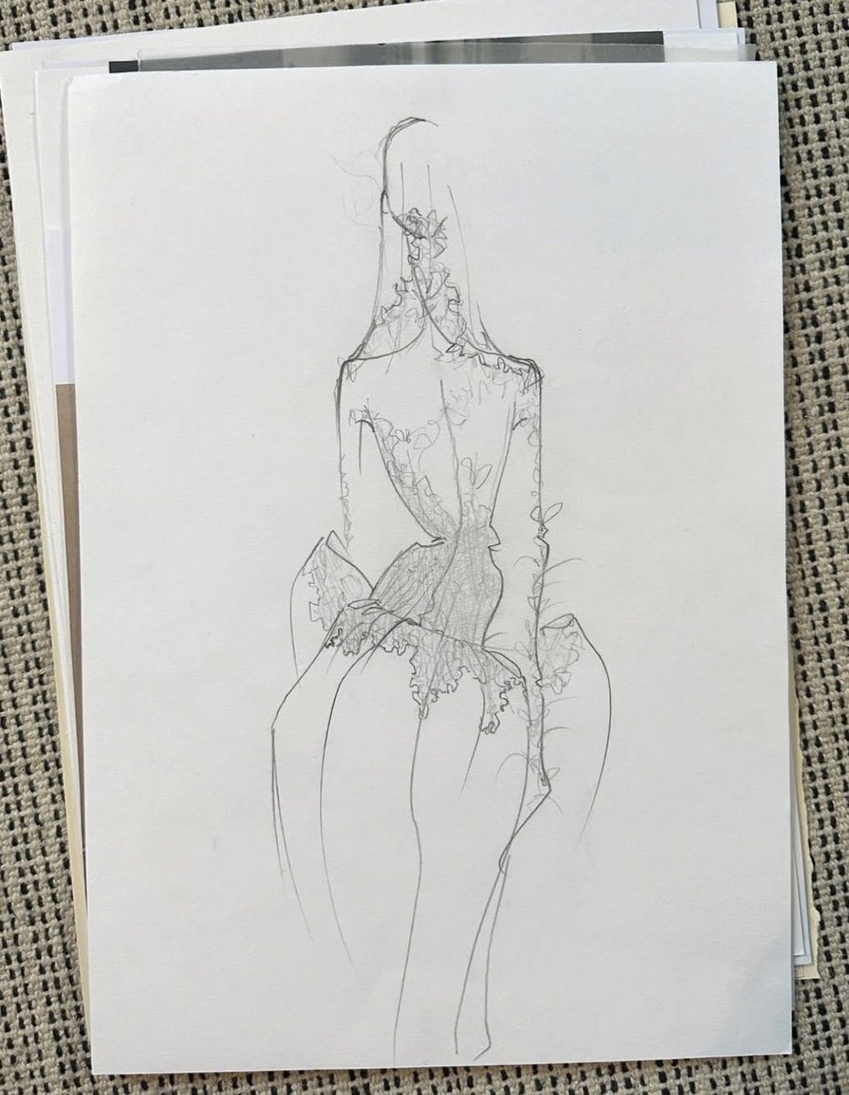 LaModeUnknown's tweet photo. LOVE that dress by ✨️Kenan Slevira✨️ from CSM.🪡 https://t.co/Z7tKGsm0WW
