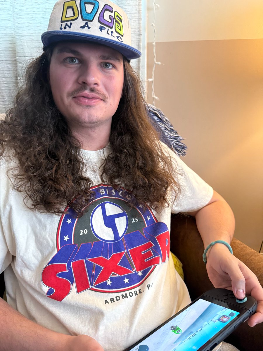 dogsinapileband's tweet photo. Dome swap 🤝 Dogs

Available online only while they last! Only 50 were made and Sam already grabbed one of em ⚠️

Not included: Mr. Tooker’s new Nintendo switch he got for Christmas or the @disco_biscuits 🔥 philly merch

👜: https://t.co/XSAUkvJxte

#DogPound🐶 https://t.co/NuIuPu6BFk