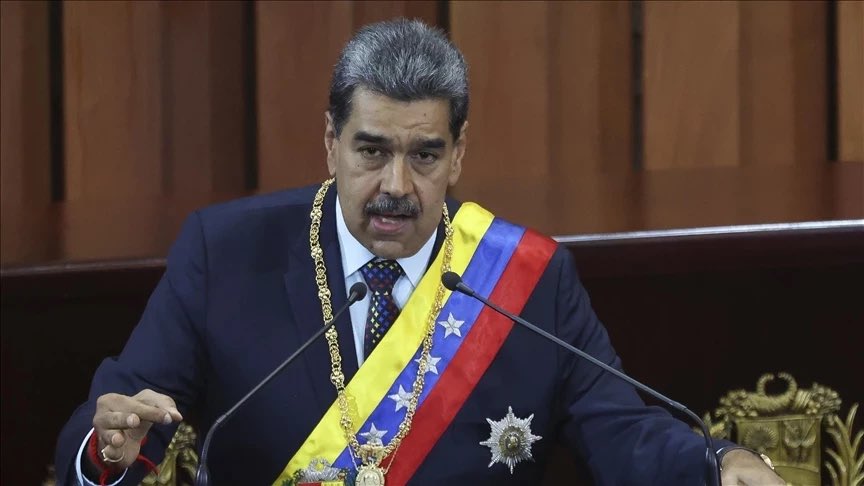 mehlika_II's tweet photo. İsviçre hükümeti, Venezuela Devlet Başkanı Nicolas Maduro'ya ve yakın çevresindeki kişilere ait tüm varlıkların dondurulduğunu açıkladı

İsviçre, aynı uygulamayı Rusya’ya da yaptı.
Yani mesele hukuk değil; kime karşı, ne zaman sorusu.

Kendini “tarafsız” diye pazarlayan İsviçre, bugün Batı haramiliğinin kurumsallaşmış kasası hâline gelmiştir.

Güçlünün parasını korur, hedef gösterilenin malına el koyar.
Hukuk, ilke, tarafsızlık ise sadece meşruiyet kılıfıdır.