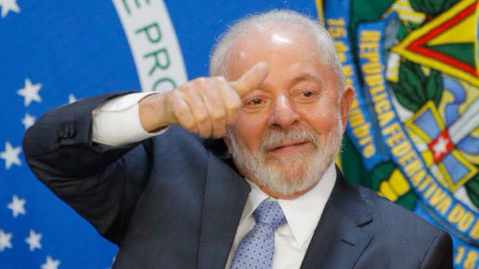 pedrorousseff's tweet image. HISTÓRICO! O novo Salário Mínimo de 2026 JÁ ESTÁ VALENDO: R$ 1.621,00!

É mais DINHEIRO no bolso, mais dignidade para as famílias e a economia girando forte!

FAZ O L! ❤️🇧🇷