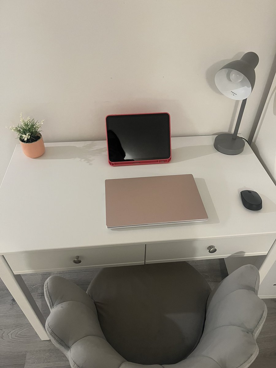 I would like it known that I built this flat pack desk for the kid all by myself today! 
It’s completely unnecessary to have so many pieces and screws for one little desk. 

I would like a Blue Peter badge please 😊