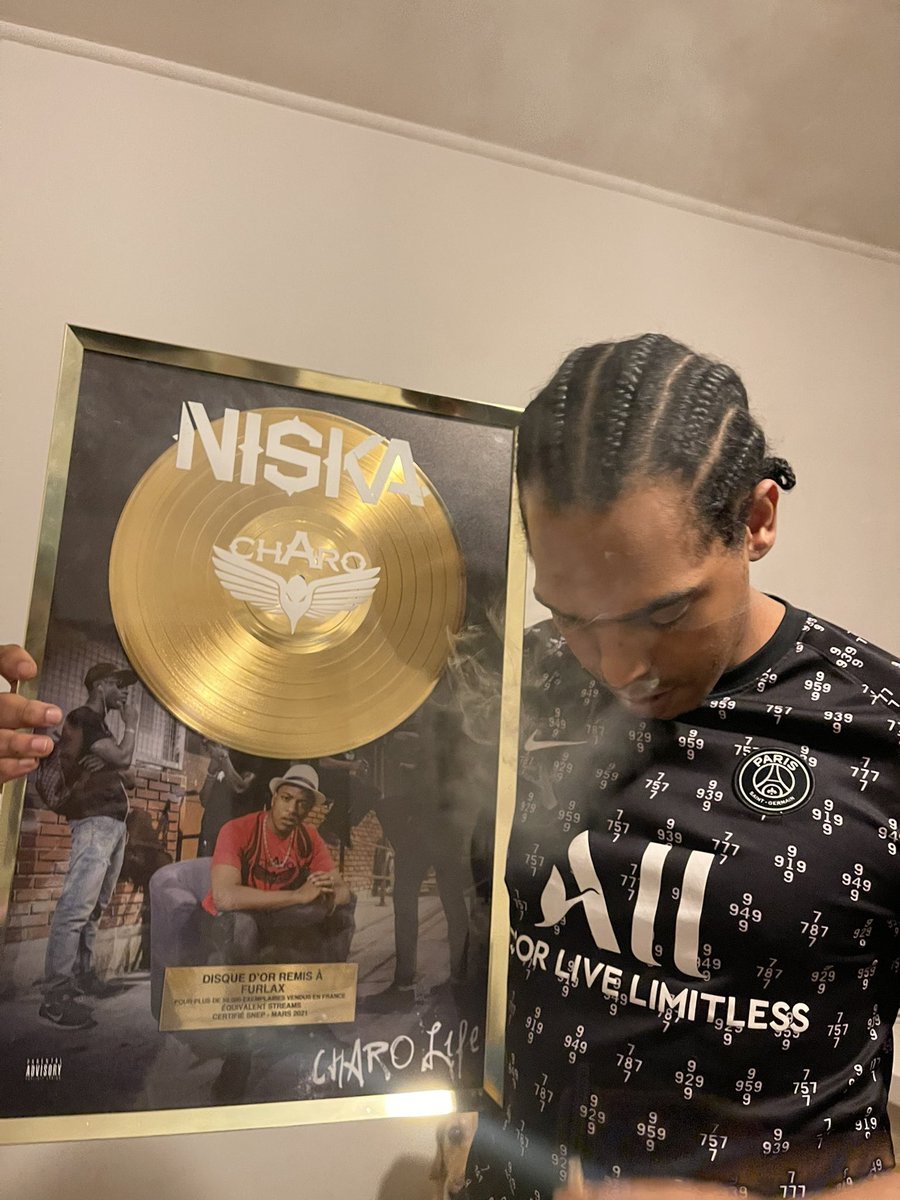 Furlax 👩🏾‍🚀 tweet media