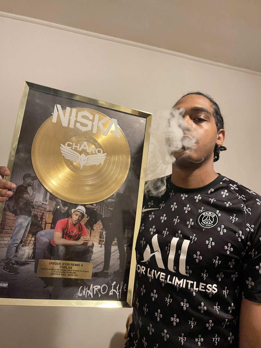 Furlax 👩🏾‍🚀 tweet media