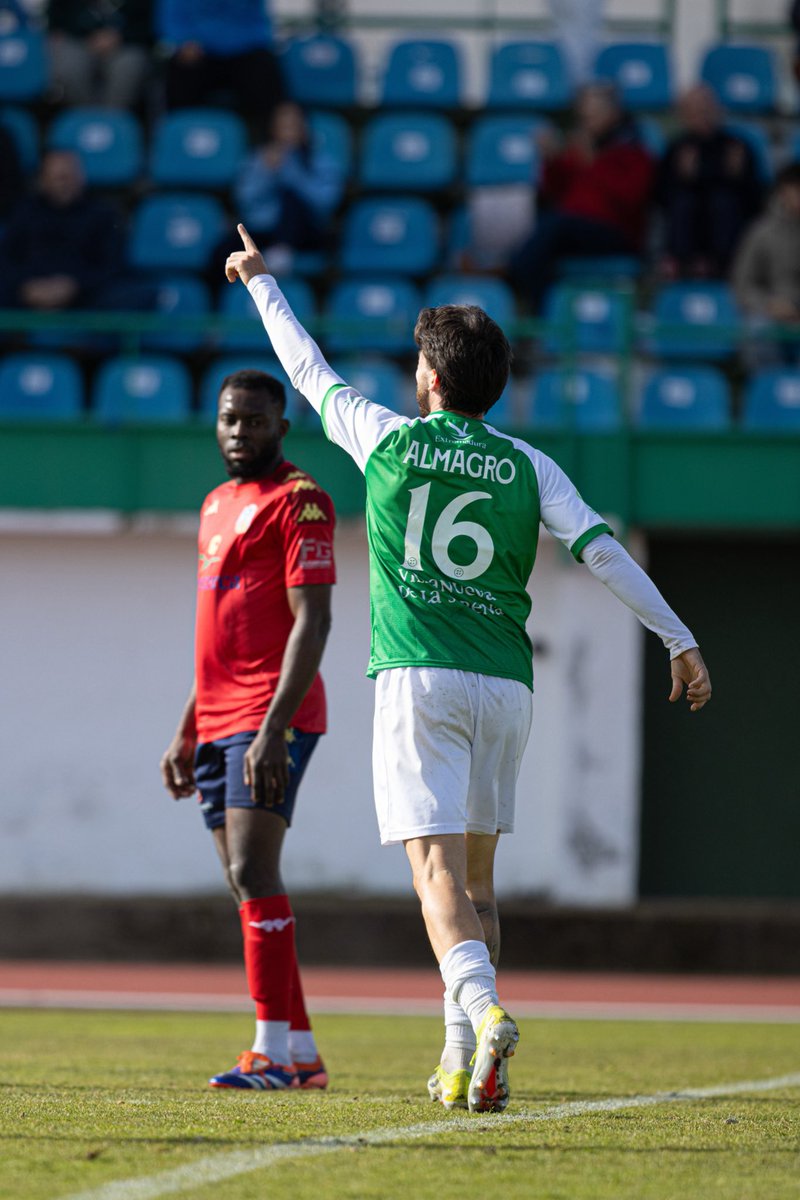 J7Almagro's tweet photo. ¡Qué manera de empezar el 2026 y qué alegría de volver a vestir esta camiseta! @cfvillanovense 💚 https://t.co/htFrRBULtv
