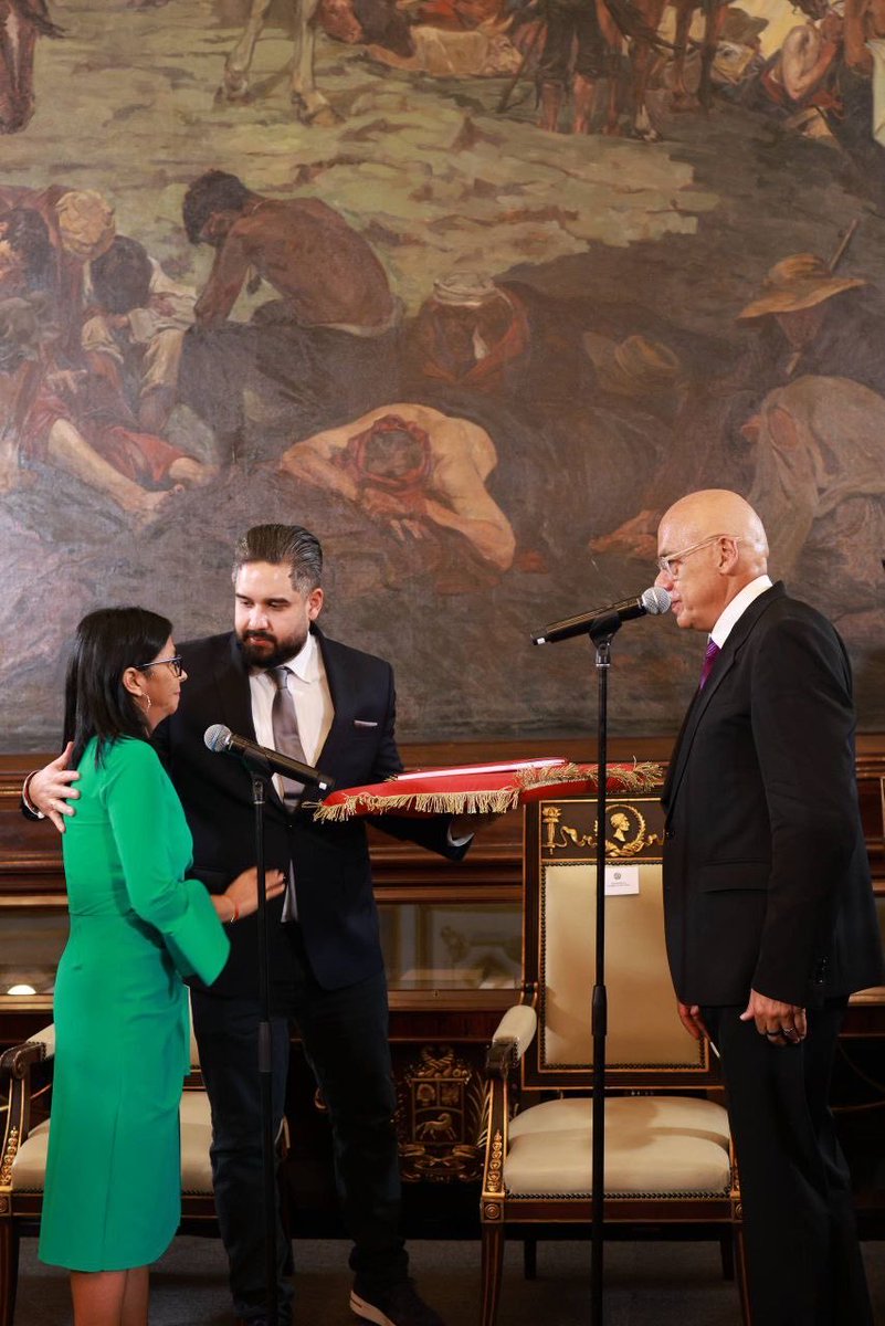 ConElMazoDando's tweet photo. #LosQueremosDeVuelta  | 🇻🇪 Juramentación de Delcy Rodríguez como presidenta encargada. https://t.co/mL27siG3cY