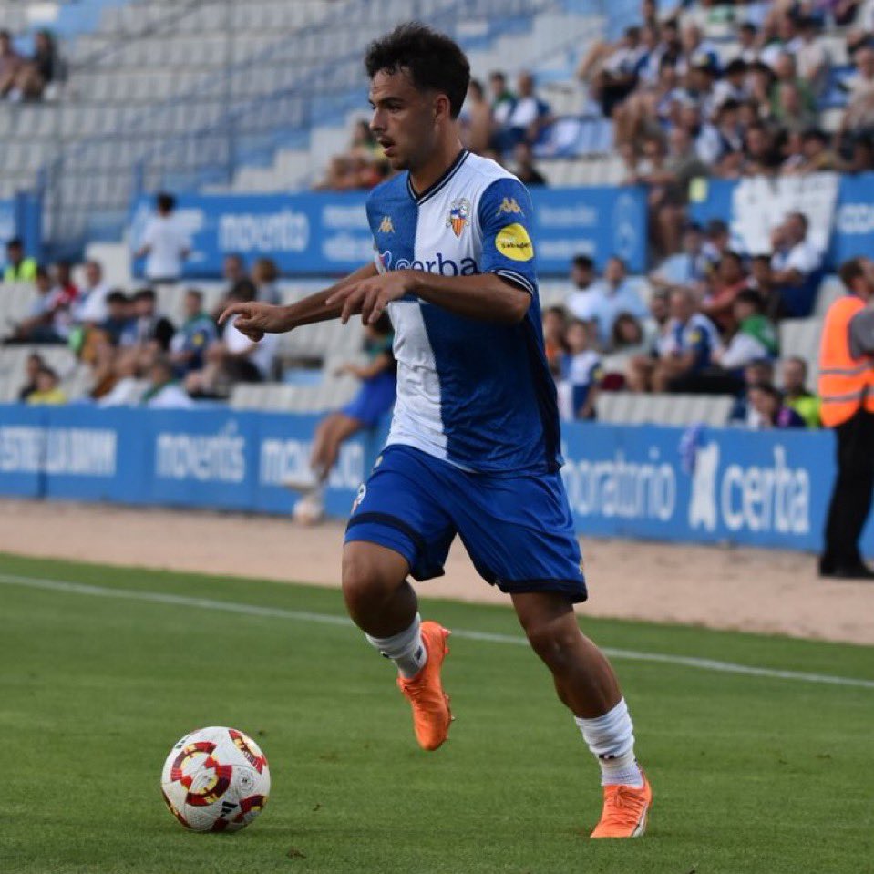 Segundo fichaje invernal, según <a href="/__AngelGarcia__/">Cazurreando</a>. El <a href="/SalamancaCFUDS/">Salamanca UDS</a> incorpora al extremo de 25 años ÁLEX GONPI, del Olot. Anteriormente, UCAM Murcia o Sabadell, Cornellá y Girona. Extremo habilidoso, veloz y con gran golpeo de balón. Es el elegido para cubrir la baja de Davo.