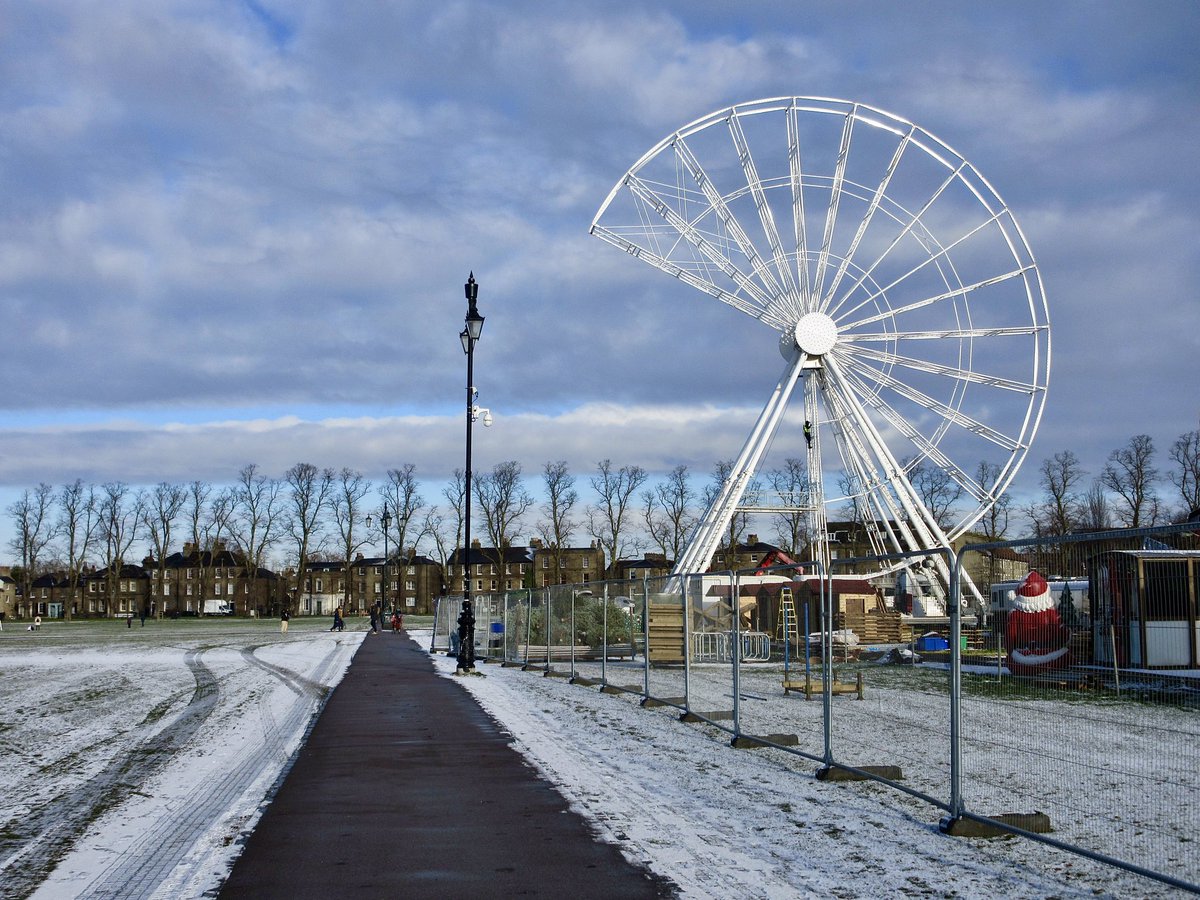 Dismantling the Big Wheel on Parker’s Piece, Cambridge (today)…<a href="/StormHour/">#StormHour</a>