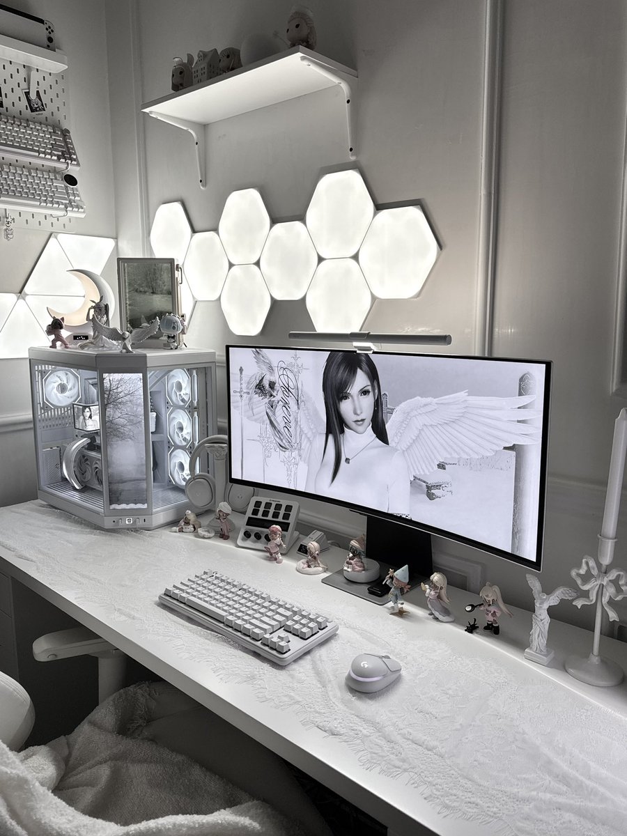 raideneill's tweet image. White🤍