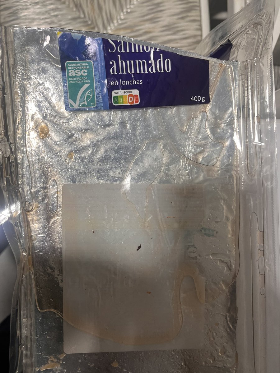 RosaMdrid's tweet photo. Oye @lidlespana, ¿cómo es posible que el paquete XXL de 400 gr de salmón ahumado traiga 360gr en realidad? Me parece una publicidad bastante engañosa al precio que está el salmón, la verdad. https://t.co/WK6ZABcsbP