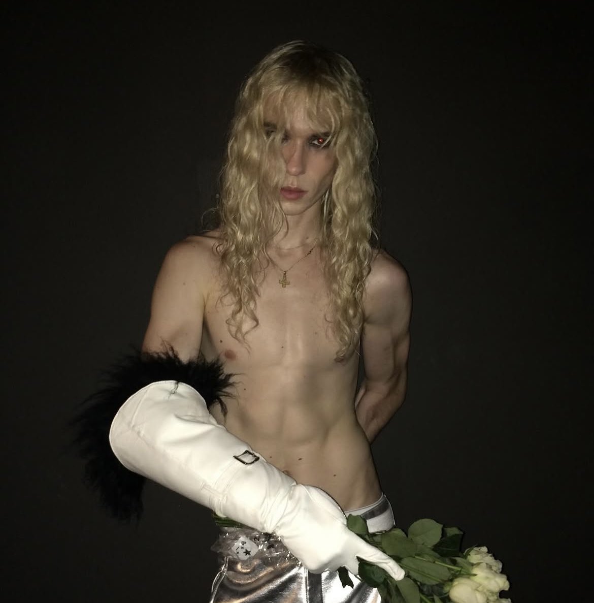 PopCrave's tweet image. Happy 22nd birthday to the talented 2hollis.