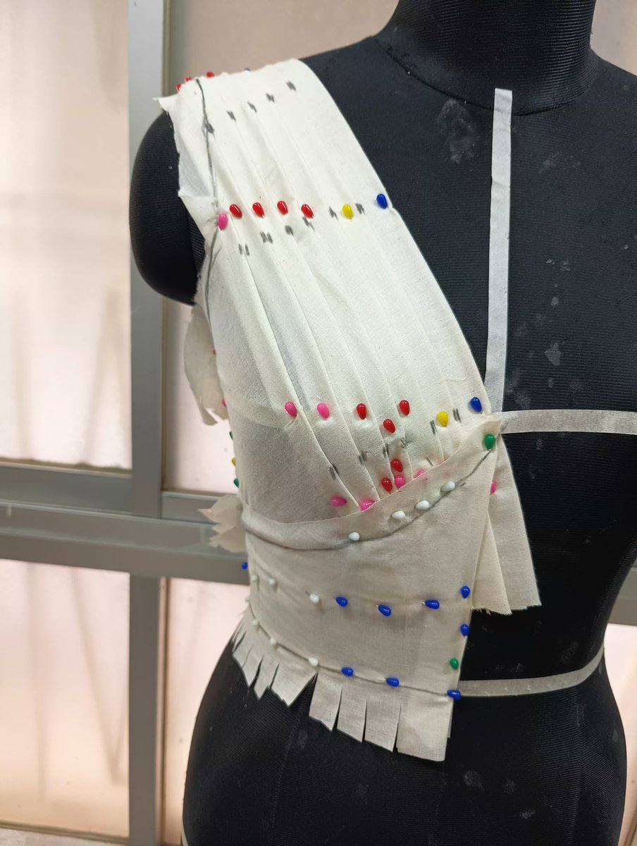 ArishaOishy's tweet photo. #draping #DRAPLINE #Pattern #patterndesign #FashionGoals #fashionstyle #FashionDeals #designer #designtutorials #bodysuits #dressup #clothes #fabric #front #back #DIY #art #artwork #artist #draw #drawing #Creators #basicfit #Creative #work #basic #pinupart #tops #Tuesday https://t.co/Vwz9SPPmKd