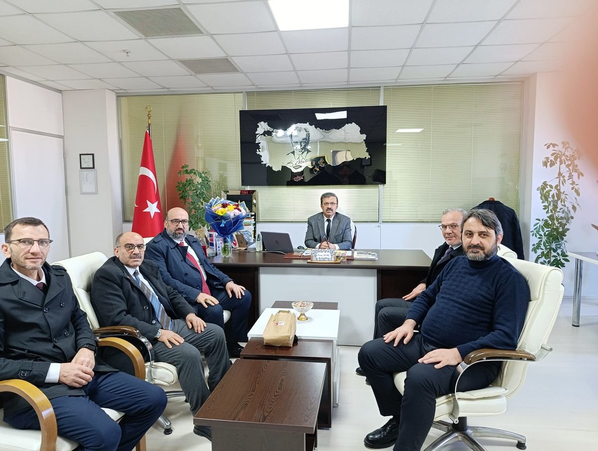 İlçe Başkanımız  ve yönetim kurulu üyelerimizle birlikte Yıldırım İlçe Millî Eğitim Müdürü Sayın Mustafa Sevinç’i makamında ziyaret ettik. Nazik kabulleri ve misafirperverlikleri için kendilerine teşekkür ederim.