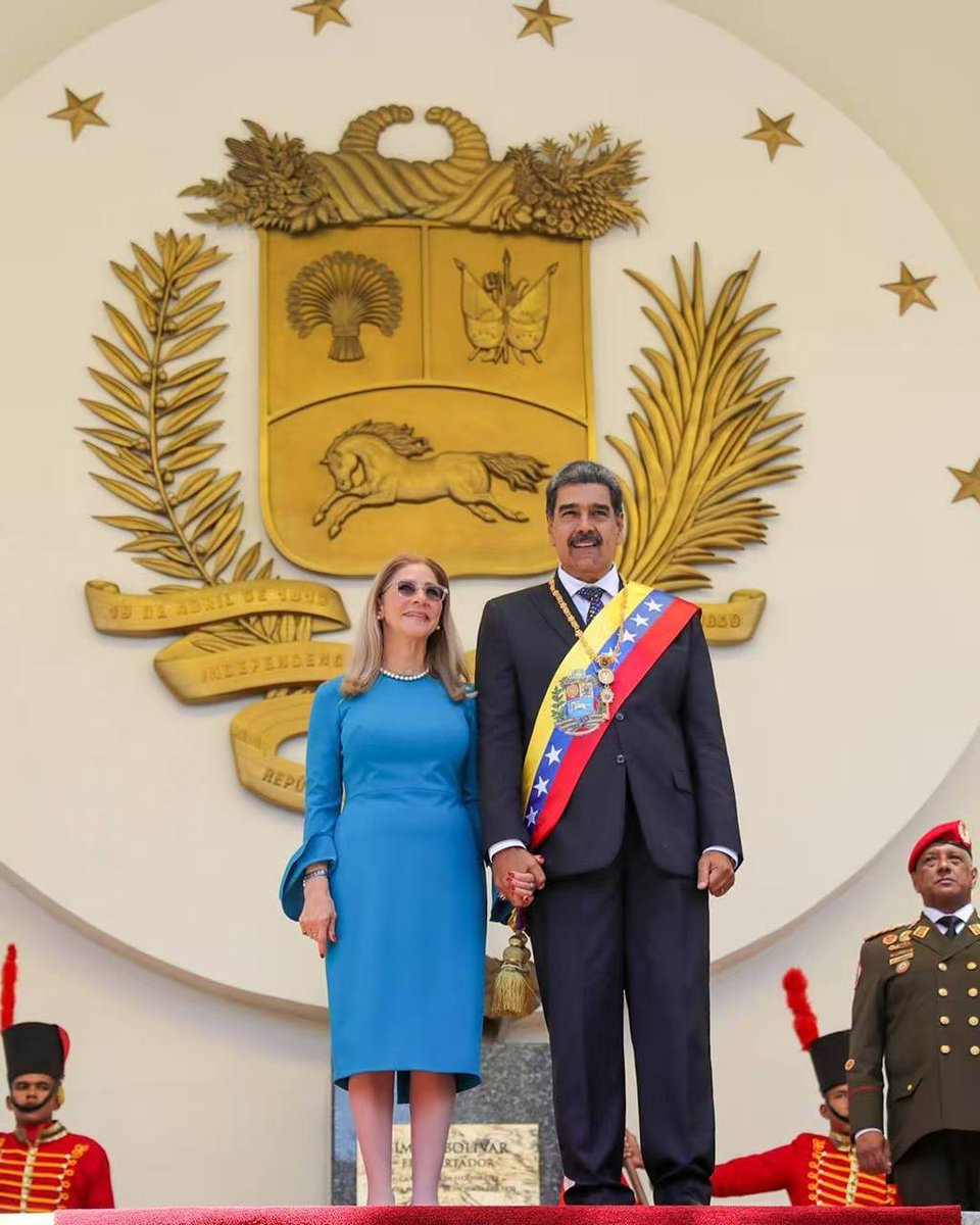 #CubaEstáConVenezuela , #NicolasMaduro es el presidente de Venezuela, elegido constitucionalmente. #ManosFueraDeVenezuela 
<a href="/cubacooperaven/">Brigada Médica Cubana en Venezuela</a> <a href="/BrunoRguezP/">Bruno Rodríguez P</a> <a href="/GretzaP/">Gretza Sánchez Padrón</a> <a href="/japortalmiranda/">José Angel Portal Miranda</a> <a href="/MilaxyA/">Milaxy Yanet Sánchez Armas</a> <a href="/MINSAPCuba/">Ministerio de Salud Pública de Cuba</a> <a href="/MMarreroCruz/">Manuel Marrero Cruz</a> <a href="/SMC_SaludCuba/">Servicios Médicos Cubanos</a> <a href="/SMCUCCM/">SMC UCCM</a> <a href="/SuselyMorfaG/">Susely Morfa González</a> <a href="/TaniaMCruzHdez/">Dra.Tania Margarita Cruz Hernández</a> <a href="/DrReinol/">Dr.C. Reinol Delfin García Moreiro</a>
