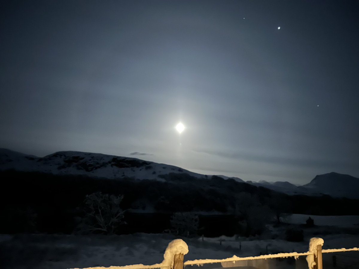SkylarkArtist's tweet photo. Wolf Moon with Venusโฆ
and moonbow
#WolfMoon #Venus #moonbow #lunarbow #WesterRoss #ScottishHighlands
๐๐๐ https://t.co/qO1XUN0RFV