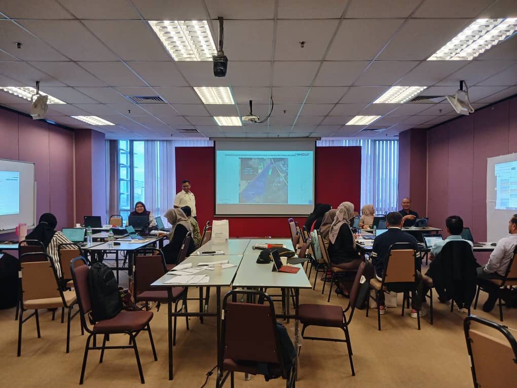 uvm_jkr's tweet photo. 26-28 November 2025 Kajian Value Engineering (VE) bagi  projek
@MINDEFMalaysia 

@CksJKR 

yang dimudahcara oleh pasukan fasilitator
@uvm_jkr

@JKRCPAB

@IPJKR_Official

@RoslanisE

@JkrMaria

@RbSafarina https://t.co/NZZ0eULMGb