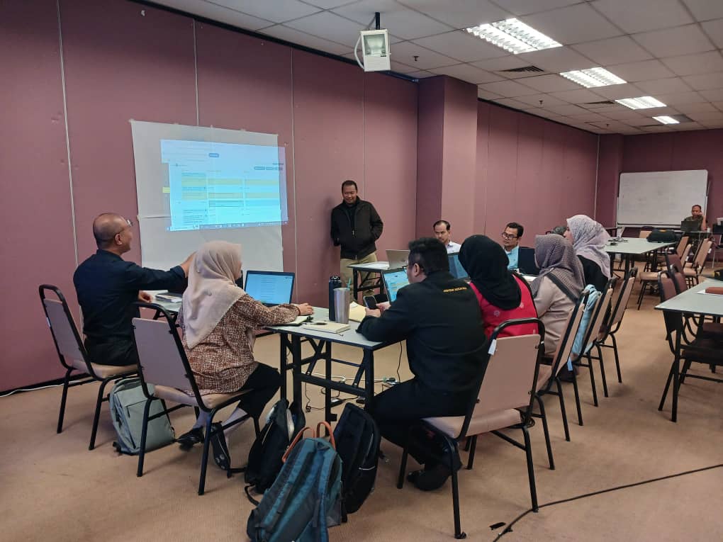 uvm_jkr's tweet photo. 26-28 November 2025 Kajian Value Engineering (VE) bagi  projek
@MINDEFMalaysia 

@CksJKR 

yang dimudahcara oleh pasukan fasilitator
@uvm_jkr

@JKRCPAB

@IPJKR_Official

@RoslanisE

@JkrMaria

@RbSafarina https://t.co/NZZ0eULMGb