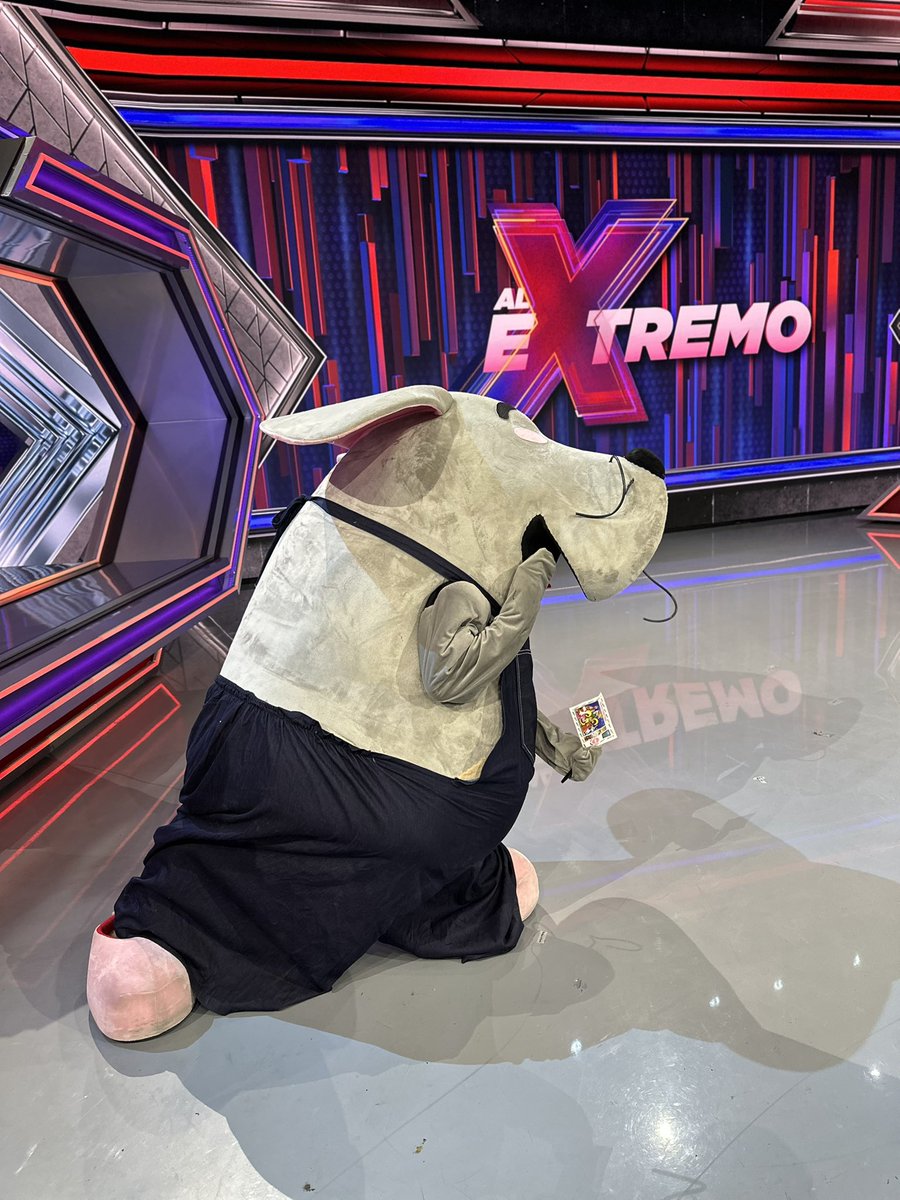 AlExtremo's tweet photo. ¿Crees que #Kecho se portó bien y le traerán regalos los reyes? 🤴🏻🐹✨🙌🏻 #AlExtremo https://t.co/IAhMVRLewY