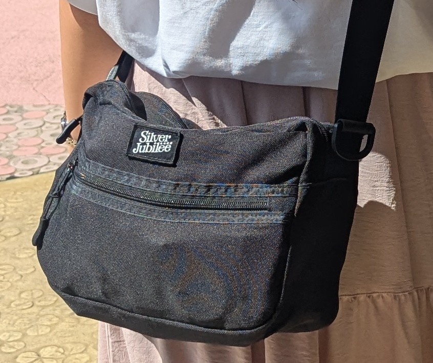 ところでバンプのバッグ持たせるつもりなんだげどコレの縦にいっぱい入れた状態とショルダー、機内持ち込み２つ大丈夫だよね？
教えてよく旅行で使うズッ友たち！

(衣類は別送なのでそのあたりはご心配なく😅)