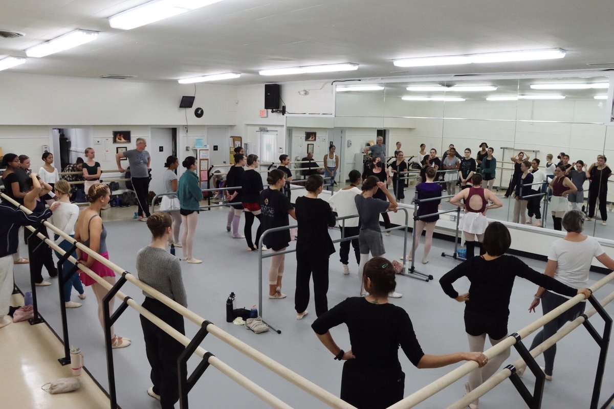 FriendsRcb's tweet image. Happy First Day of Classes! We are so back and ready for this season! 🩰