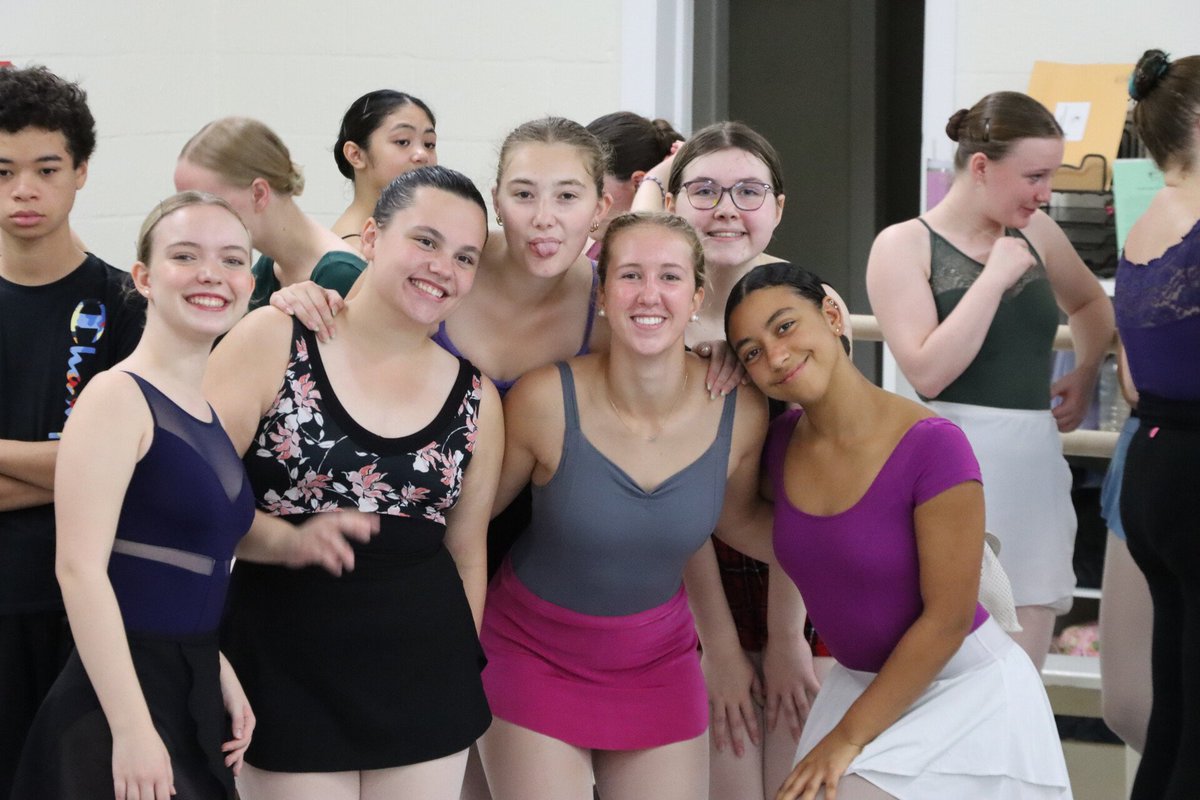 FriendsRcb's tweet image. Happy First Day of Classes! We are so back and ready for this season! 🩰