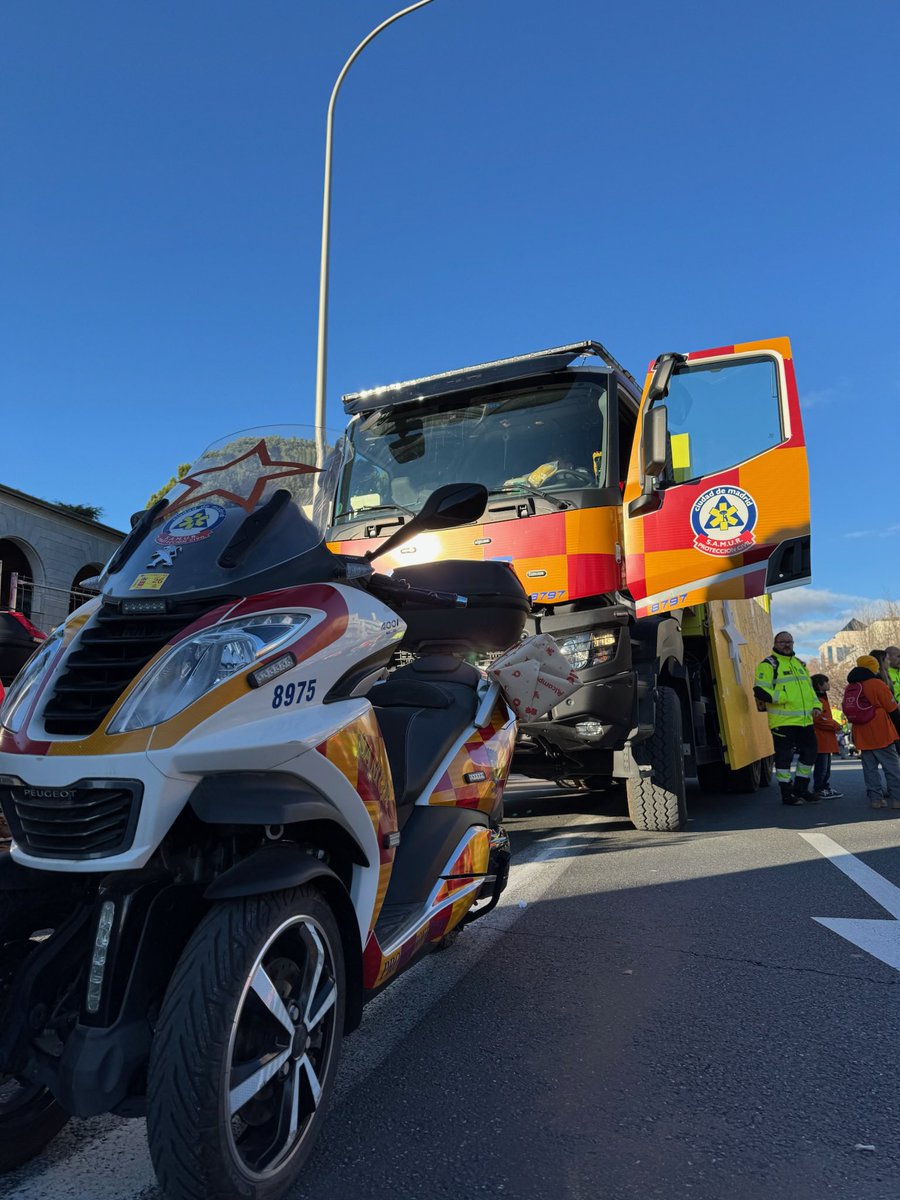 Ya hemos acompañado a 👑👑👑Sus Majestades, los Reyes Magos de Oriente 👑👑👑por las calles de Madrid.

Cuidaremos de ellos y de todos los ciudadanos durante esta noche, en la que tienen mucho trabajo por delante…

¡Feliz Noche de Reyes!!