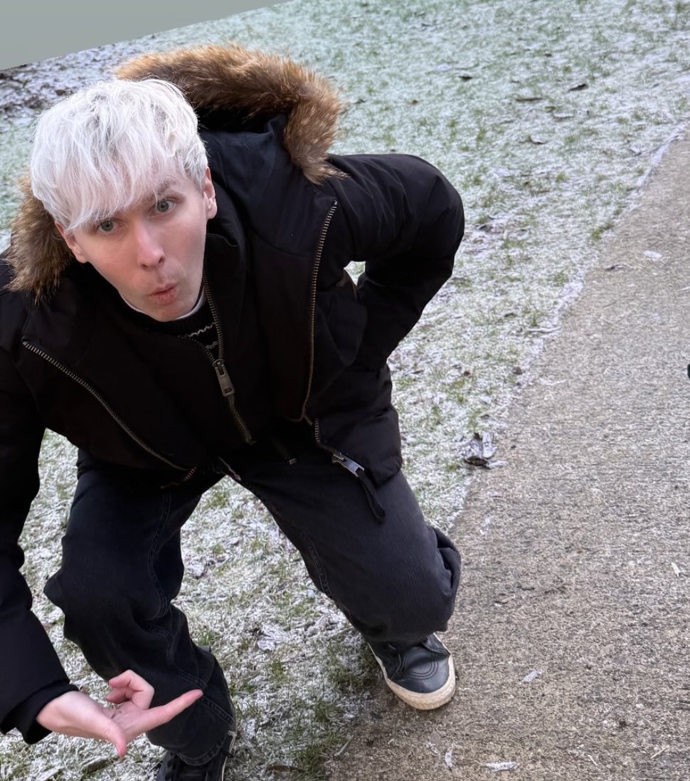 edensnotonfire's tweet image. PLATINUM WHITE HAIR PHIL NOBODY MOVE