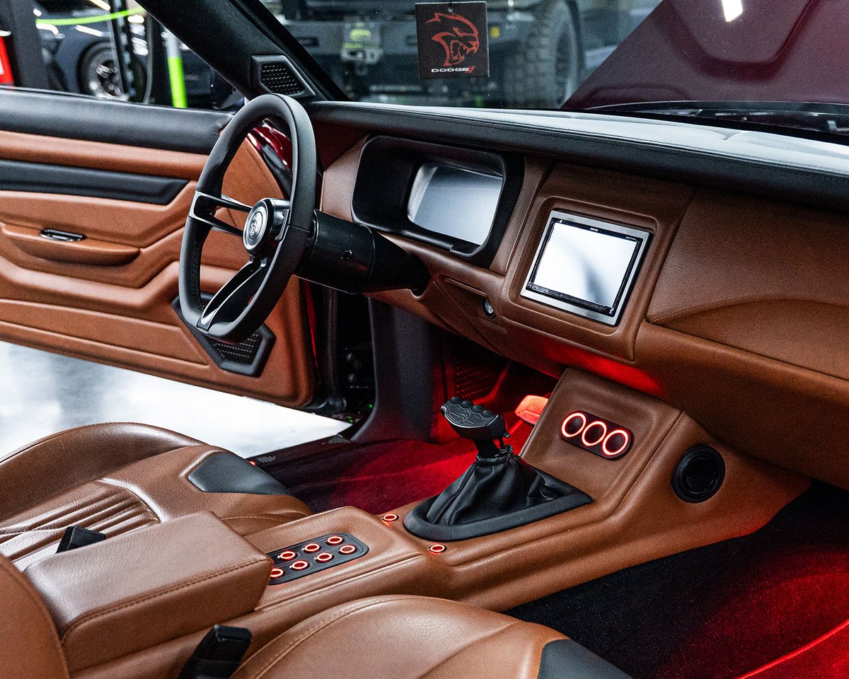 ドクター・キャビエット 1968 Dodge Charger: A Classic for Tomorrow | DodgeGarage