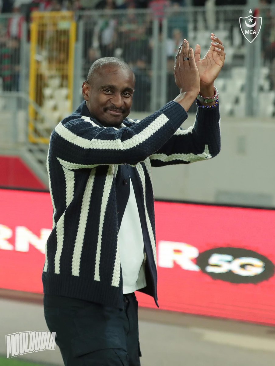 iDiskiTimes's tweet image. 𝟵𝟲𝗧𝗛 𝗠𝗜𝗡 𝗪𝗜𝗡 𝗙𝗢𝗥 𝗥𝗨𝗟𝗔𝗡𝗜 ✅

Rulani Mokwena’s MC Alger celebrated a late win over CS Constantine on Monday to extend their lead on top of the Algerian Ligue 1 to 11 points. idiskitimes.co.za/sa-stars-abroa…