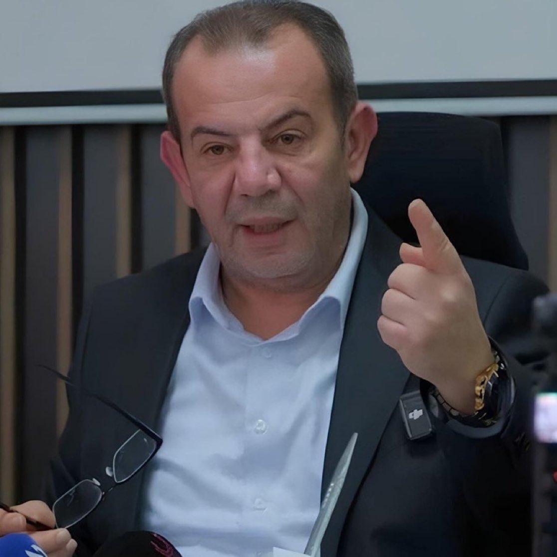 TurkcuPaylasim's tweet photo. 🔻Tanju Özcan:

“Türkiye’de kürt sorunu falan yok!

Ezilen, topraksız, yoksul, asgari ücretli, emekli, köylü ama ‘Türk’üm’ diyenin sorunu var.” https://t.co/3qYBbNqfA0