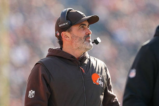 AdamSchefter's tweet image. Sources: Former Browns HC Kevin Stefanski currently is expected to speak with the Falcons, Giants and Titans about their HC vacancies.