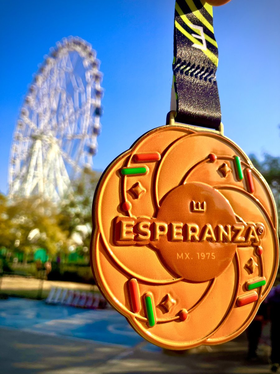 #MedalMonday con la #Medalla 136 en #5K en la #CarreraDeReyes de <a href="/laesperanzamx/">Pastelerias Esperanza</a> desde el <a href="/CC_LosPinos/">Complejo Cultural Los Pinos</a> #CDMX #México🇲🇽