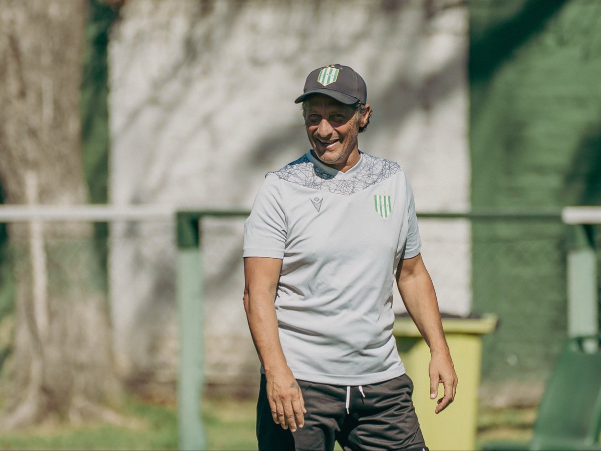 🇳🇬| Dejando de lado todo tipo de análisis periodístico, me gustaría dejar este mensaje:

Ojalá este sea nuestro año. 
El año de #Banfield.

Muchos pibes del club, jugadores queridos y sobre todo, este tipo que fue artífice del volantazo en 2025.

Lo deseo con el alma.