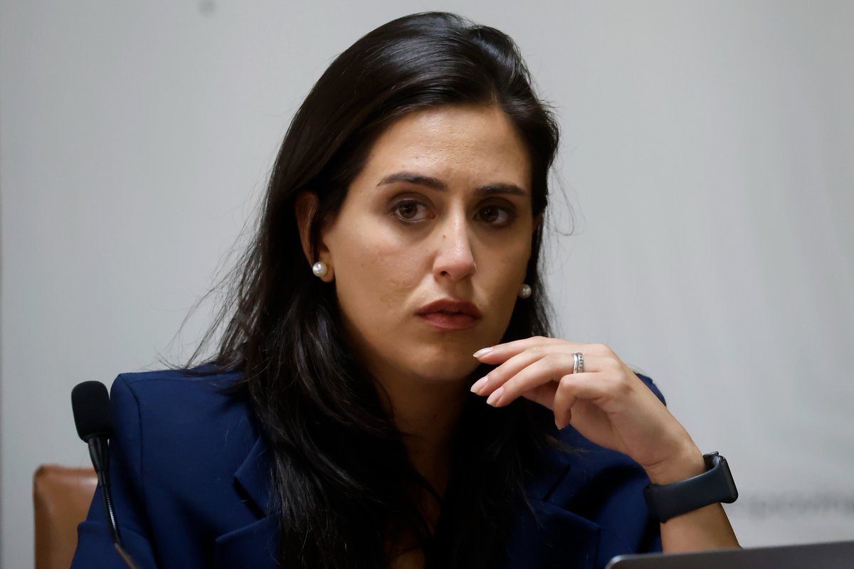 puranoticia's tweet photo. Duro revés para Ripamonti: Corte deja sin efecto la nueva tabla de sueldos y ordena restituir descuentos a funcionarios de la salud en Viña ➡️ https://t.co/fhN10sybUq https://t.co/GgkqhEbgqc