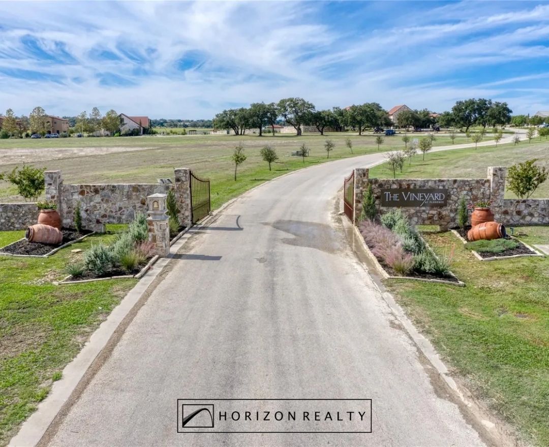HorizonRealtyTX's tweet image. Horizon Agent, Tracee Washington just did a price revision on this premier 2.13 acre homesite nestled in The Vineyard at Florence—Texas’ first and only residential winery community. #JustListed #HorizonRealty #florencetx #texasrealestate #thevineyardatflorence #texaslandforsale