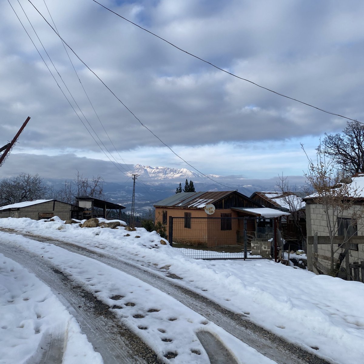 doğduğun aile kadar gelin geldiğin aile de çok önemliymiş, içimde kalan tüm şeyleri biricik kocamın ailesiyle beraber yapmak baht oluyor, rabbe şükürler olsun 💘 allah tüm genç kızlara kıymet bilen ailelere gelin olmayı nasip etsin ✨