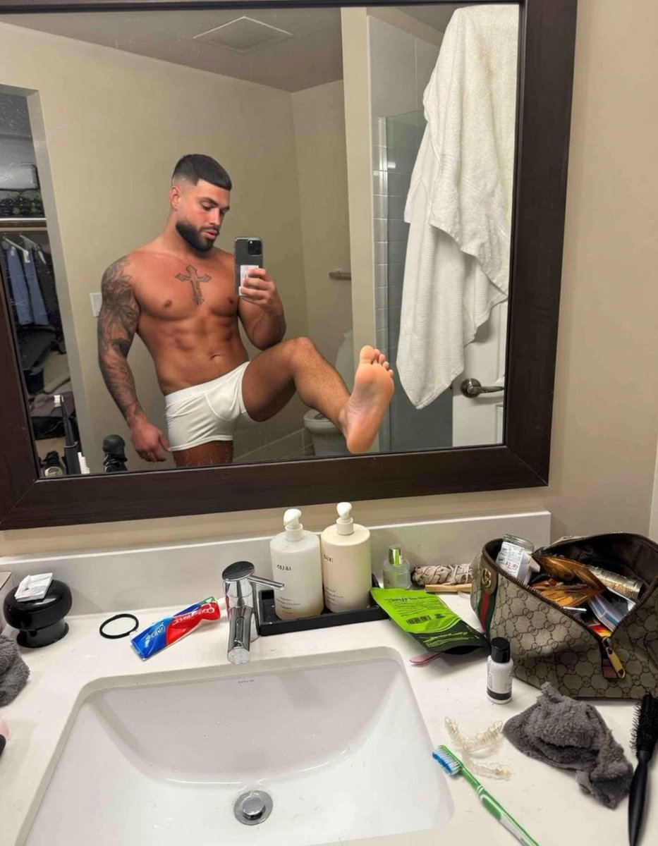 AlphaMax1111's tweet photo. Serve your king. 

#findom #alpha https://t.co/3kkkJMLGo8