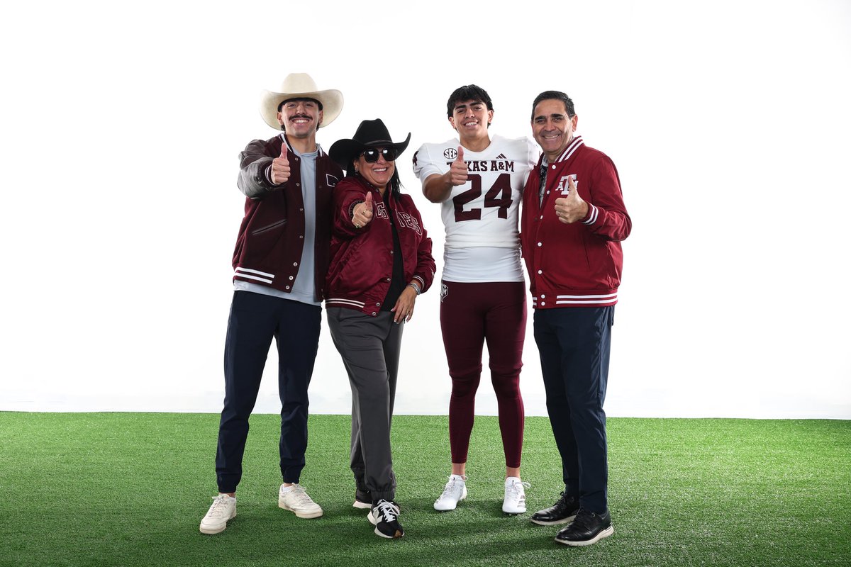 pabolano's tweet photo. AGGIE NATION LET’S GO #GigEm https://t.co/v7TgWAYuLJ