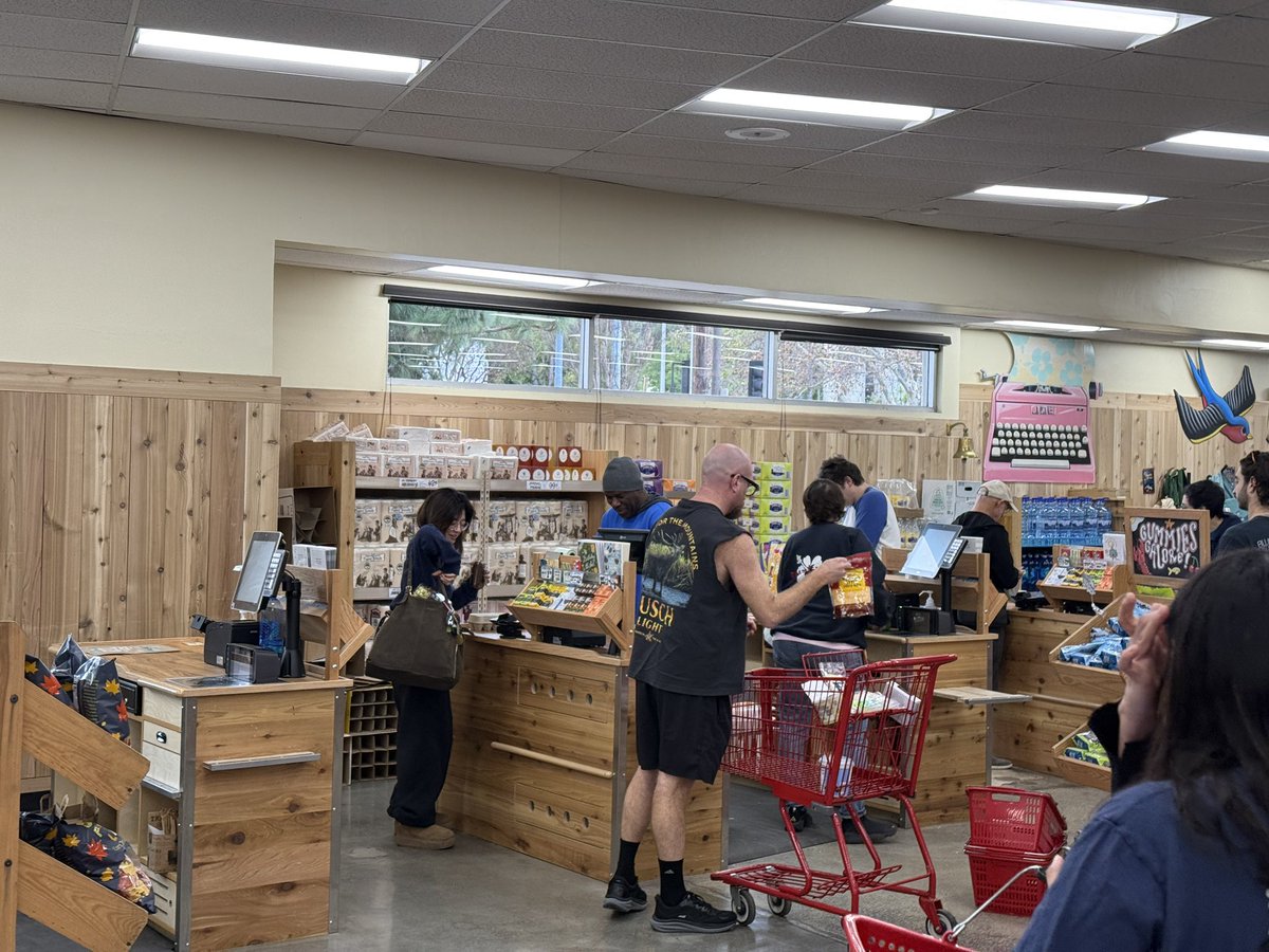 Nearly 6 months after promising to re-install the mural of Mely, the Trader Joe’s manager gunned down by the LAPD, the Silver Lake store has yet to live up to their word.