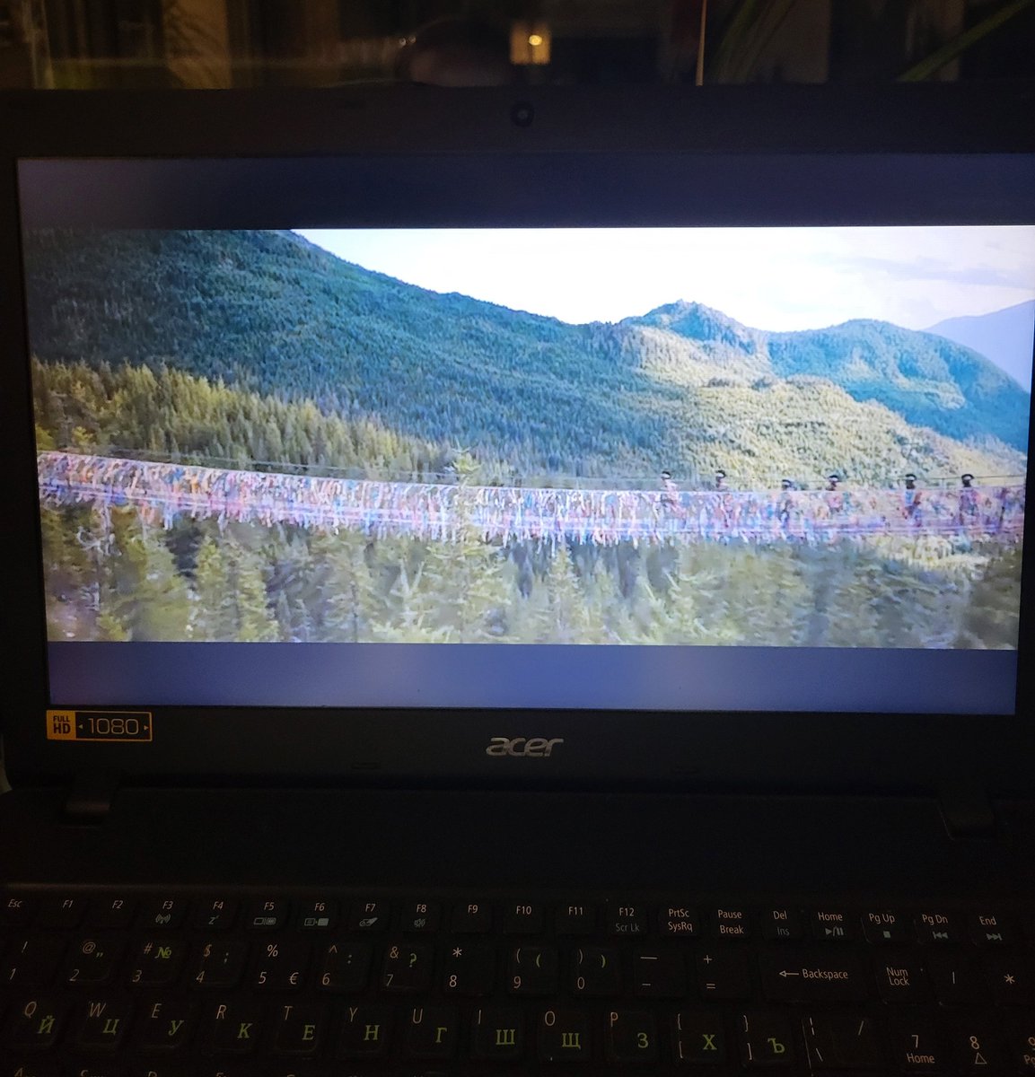 janethewindrose's tweet photo. увидеть сегодня в сериале "Перси Джексон и Олимпийцы" тот самый цветочный мост из s2e1 это буквально увидеть призрака из прошлого, токсичного бывшего которого никак не забудешь... больше 6ти лет прошло, но help, i'm still at he restaurant🤦‍♀️ https://t.co/4xUwDqehXo