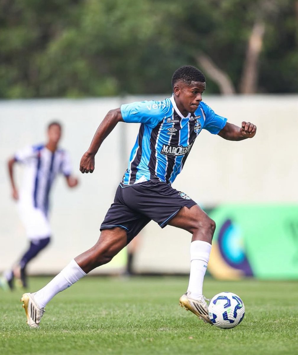 Ryan Gómez 🇵🇦 anotó su primer gol en la Copinha con el Gremio 🇧🇷 . Ganaron 0-7 al Galvez.

Talento bocatoreño de la cantera de Bocas FC y CAI.