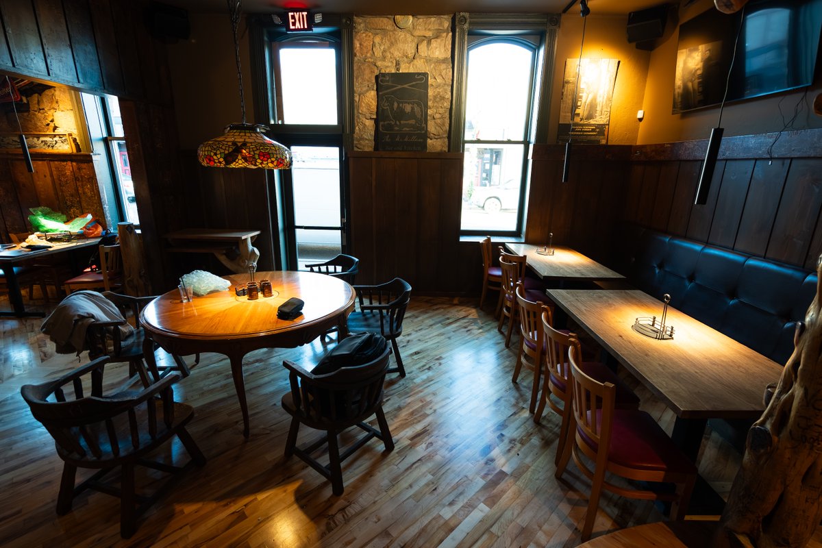 PeterCorbett1's tweet image. Flagstaff's Alpine Pizza, which opened in 1973, has been revived and expanded in the historic McMillan Building on Route 66 across from the train depot. Read about it in Flagstaff Business News: flagstaffbusinessnews.com/alpine-pizza-s…