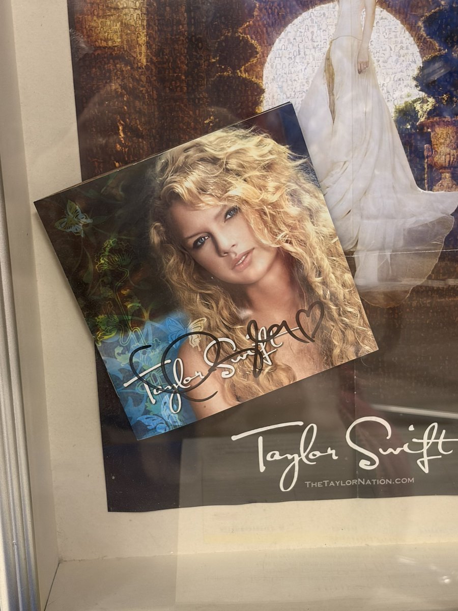 keriyouhome's tweet photo. Found this at a thrift store today and wasn’t allowed to buy it… loml 💔 https://t.co/xPPw6YCGJb