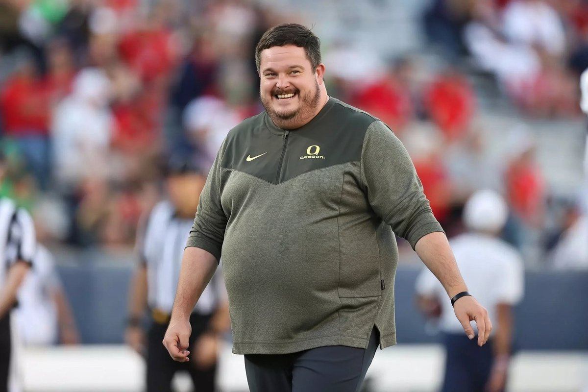 MuseHoosier's tweet photo. Help, I made this picture of Fat Dan Lanning and now my whole feed is AI slop
#PleaseSaveMe https://t.co/5wrO2yZ8zm