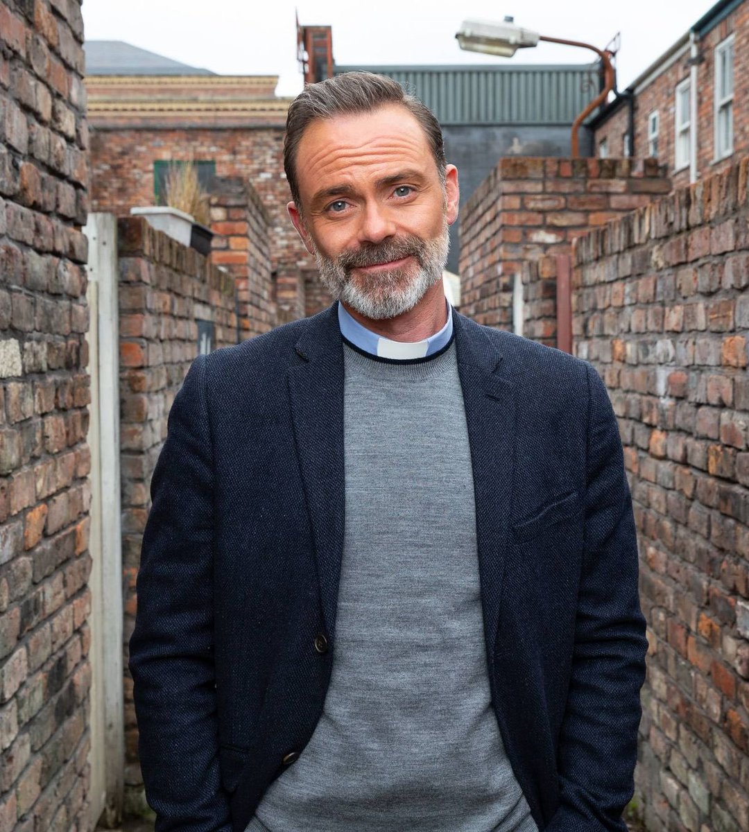 Goodbye Billy Mayhew what an exit brought a tear to my eye that did but he’s with the love of his life Paul 😭 congratulations Daniel Brocklebank on 11 fantastic years I wish you all the best of the future <a href="/itvcorrie/">Coronation Street</a> #Corriedale