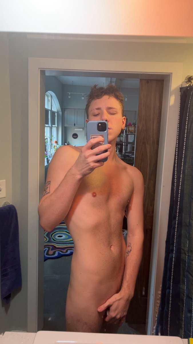 collinyourbf's tweet photo. trimmed my chest/stomach hair = feeling: bald #cold https://t.co/Q8RowXSsrd